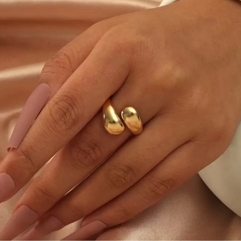 Gold Women's Ring